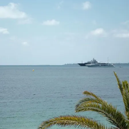 The Eight Daire Antibes